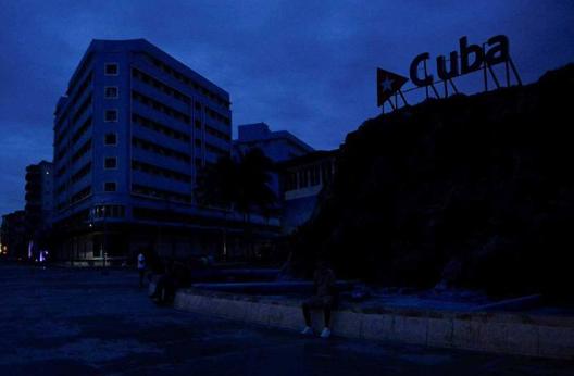 【古巴处境极为艰难。】华盛顿一边与古巴进行秘密谈判，一边切断石油供应。 谈判并非