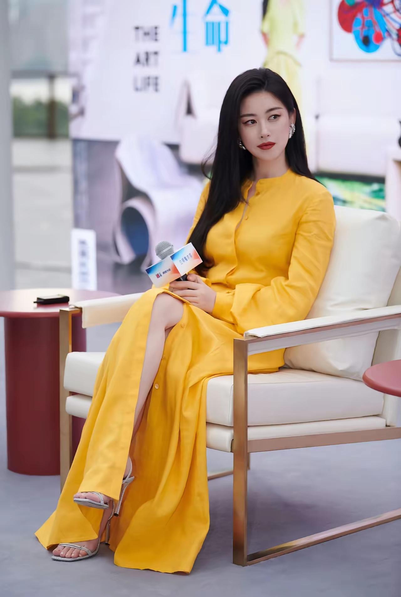 朱珠黄袍加身！