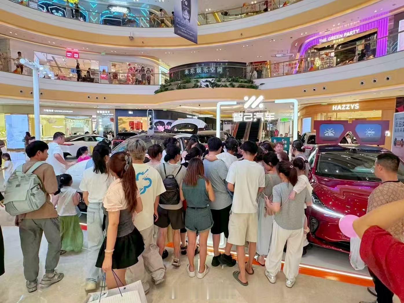 新一代智己LS6还是太全面了它定位是“超级大五座智能SUV”一台增程车而且纯电续