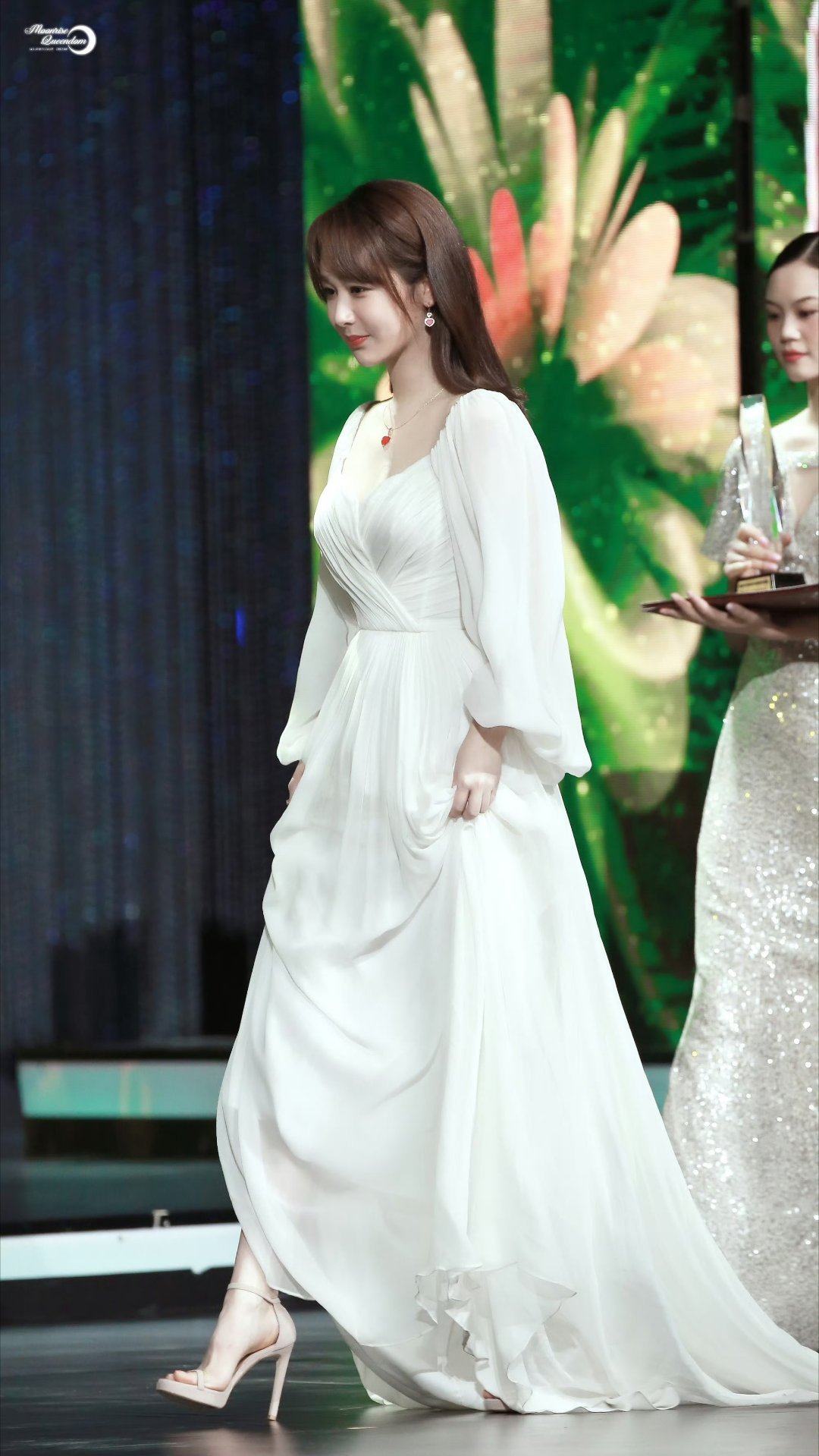 杨紫 yz杨紫董竹君 yz杨紫玉兰花开君再来 “你宛如流星般坠入银河，划进天际照