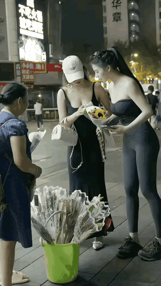 短视频流行一个说法：颜值只是底层的稀缺资源，到了上层圈子，美女遍地都是，不稀缺！
