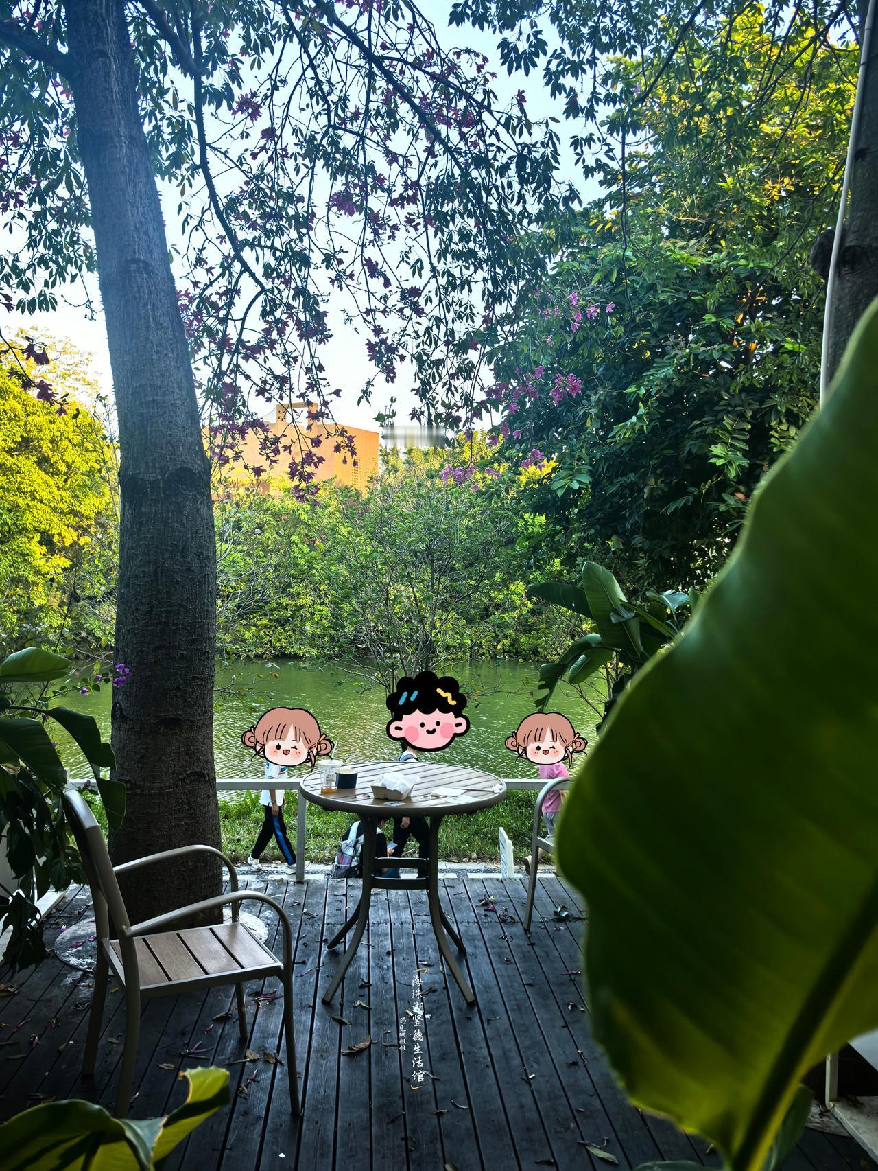 🌿环境真的得天独厚！就在海珠湖畔，湖景相伴，氛围感拉满。座位分室内和室外，可以