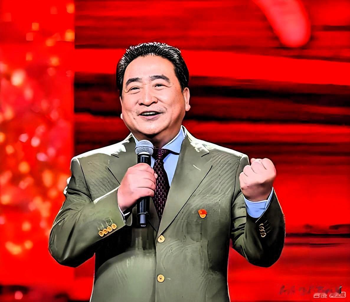 四场相声花了三百多万，
姜老艺术家带队去巴黎，
还配了同声传译。

这事儿真让人