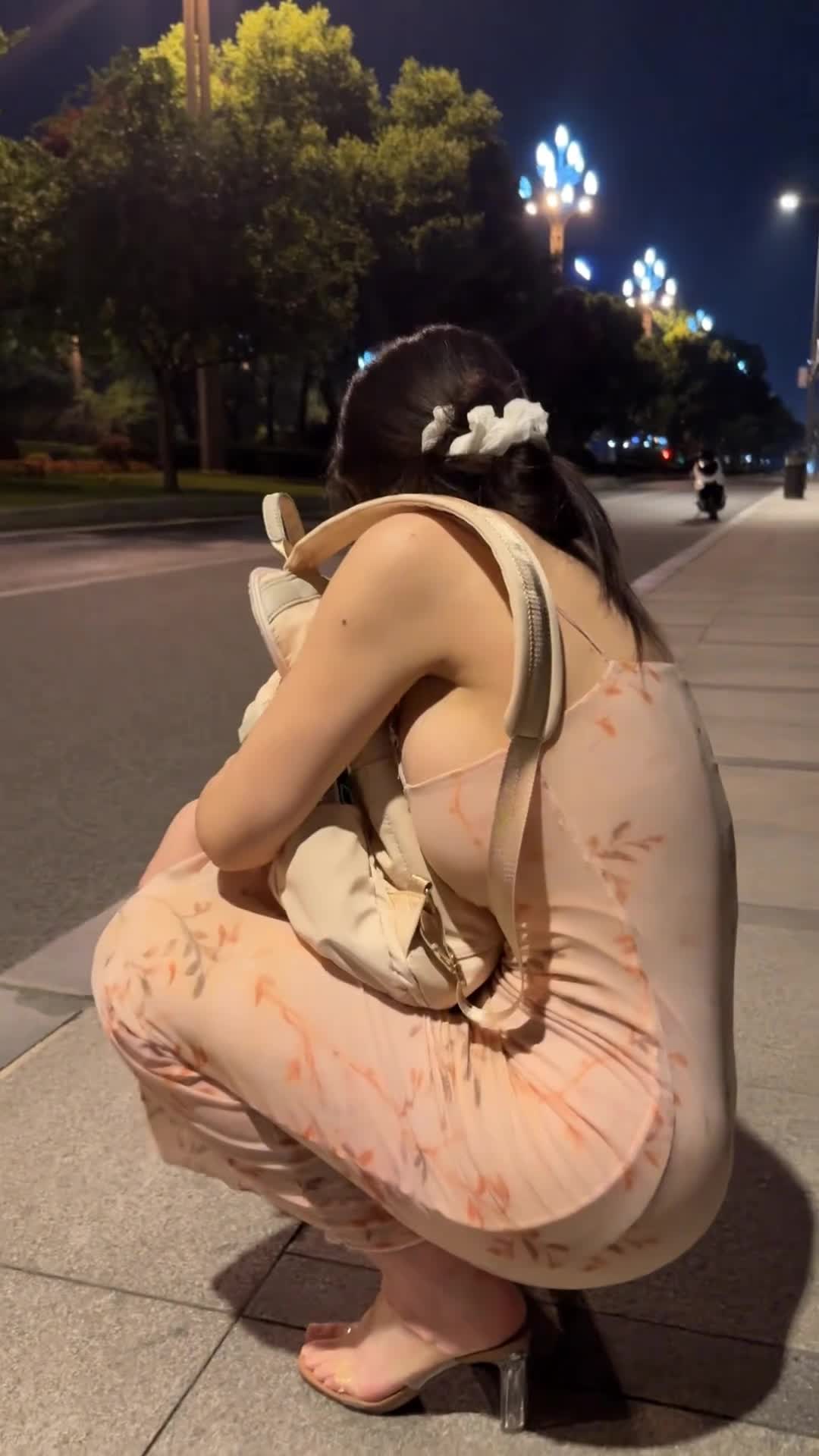 跪下脚麻吗 （博主