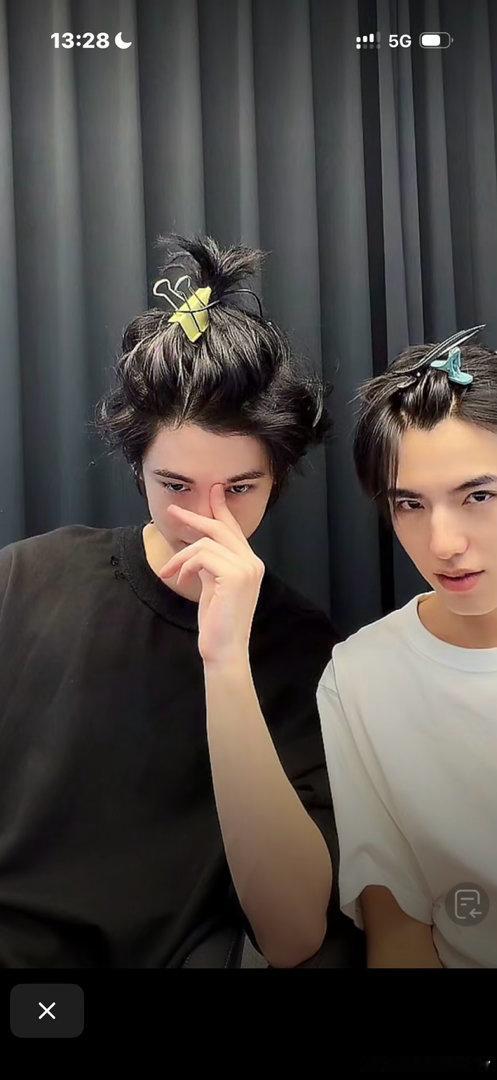 我昨天一天没看他两咋这样了我笑的肚肚痛 ​​​