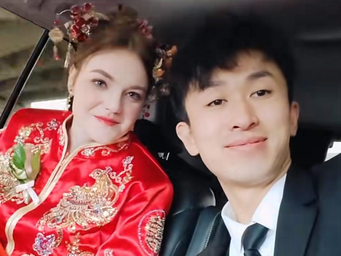 娶到美国女博士的外卖小伙“东北小浩”官宣离婚！
曝细节原因，“东北小浩”透露具体