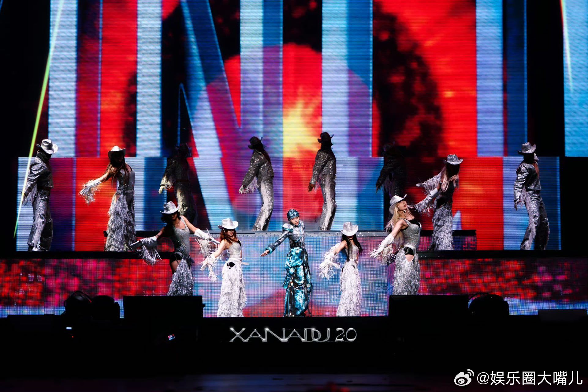 刘雨昕演唱会一场演唱会解锁两种风格的刘雨昕，温柔走心的抒情曲、爆发力满满的唱跳，