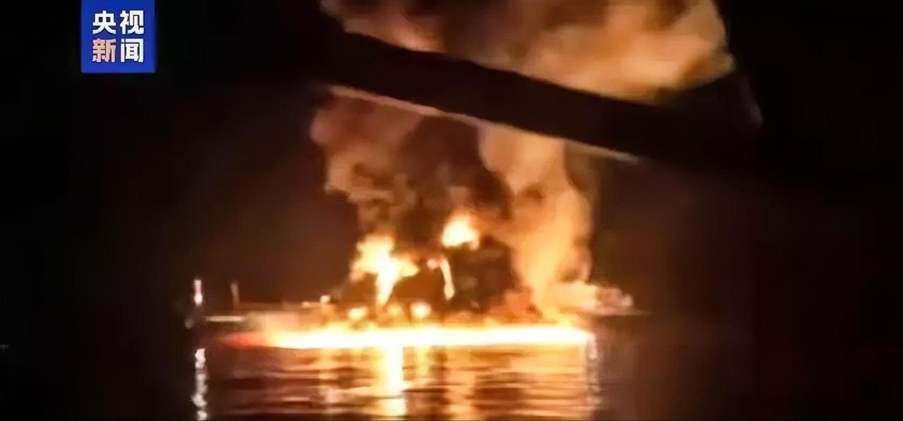 中东的火又被彻底点燃了。就在大家以为美国要踩刹车的时候，一艘美军油轮在深夜被炸成