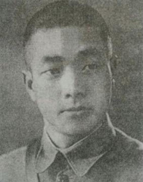 1947年，国军中将军长黄翔在前线浴血奋战，却听说儿子被当成共产党抓了，他气坏了