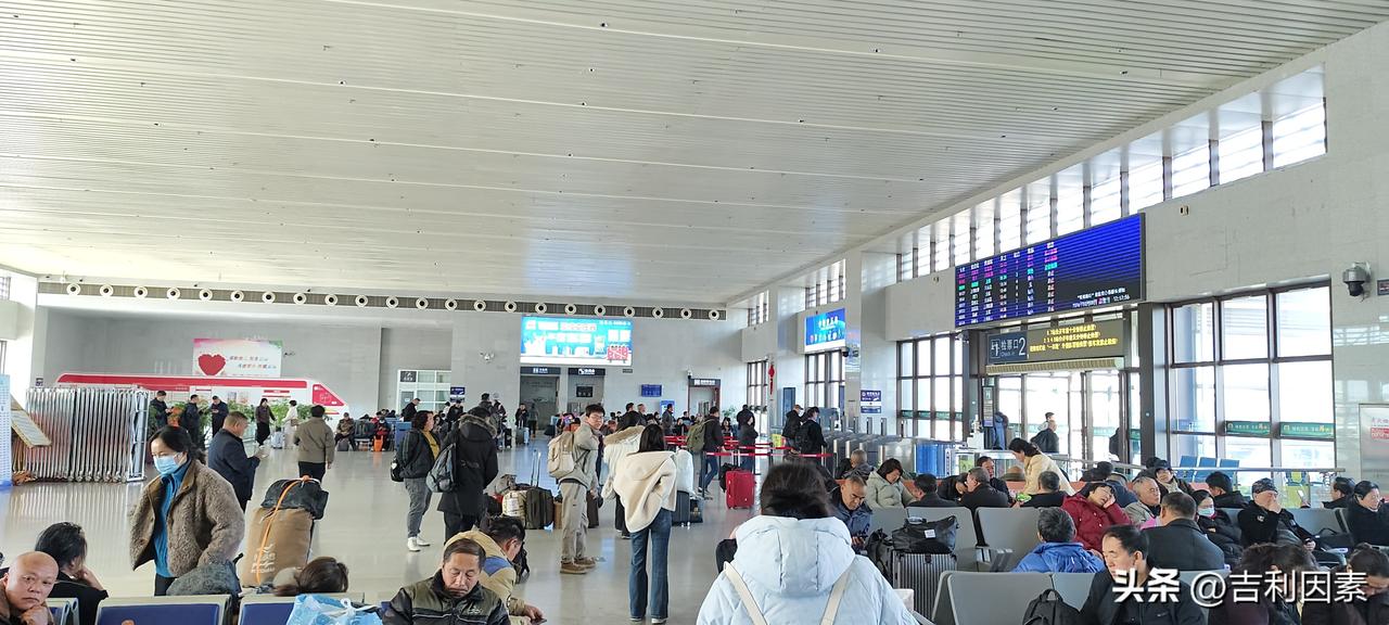 帮子女带儿是本分吗？
现在，老一辈退休之后，立即在另一个地方上班——帮子女带儿。