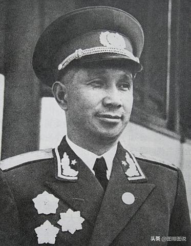 王耀武在功德林被释放后，他的第一个要求便是强烈要求见一见粟裕将军，这让在场的人都