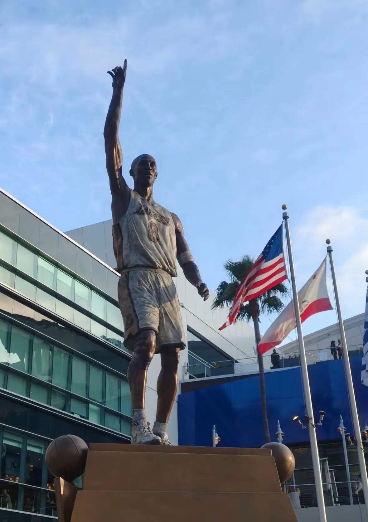 任何时候，应该清醒的知道，别人的想法，与你没多大关联，而你自己的想法，是决定你一