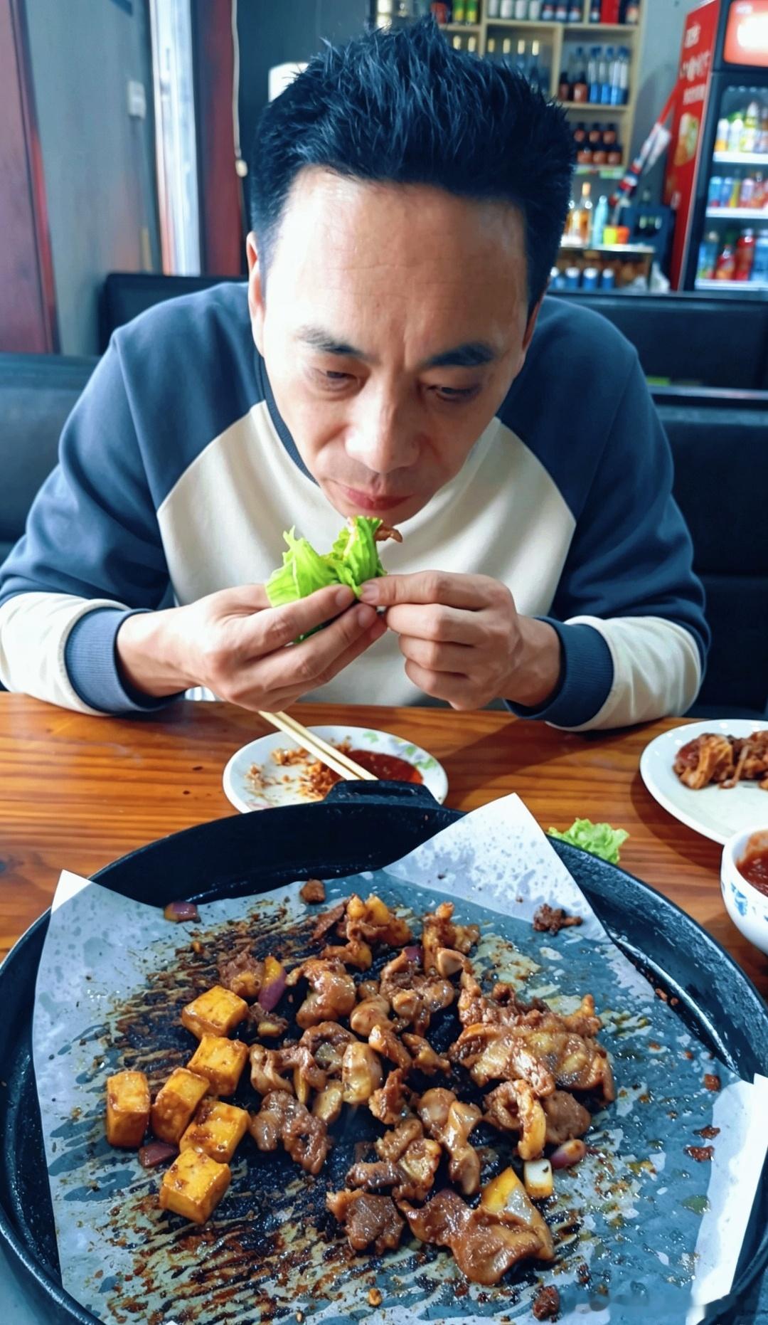 还是那家店，回家以后就有烤肉吃，老哥说我怎么胖的[允悲]，我现在才71kg[do