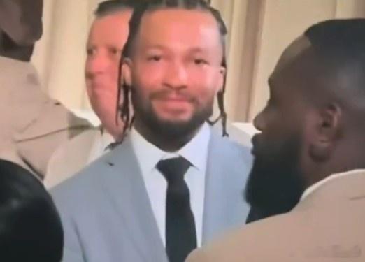 布伦森杰伦布朗米切尔婚礼病毒式传播NBA梗😆布伦森谈婚礼“深情凝望”布朗：没多