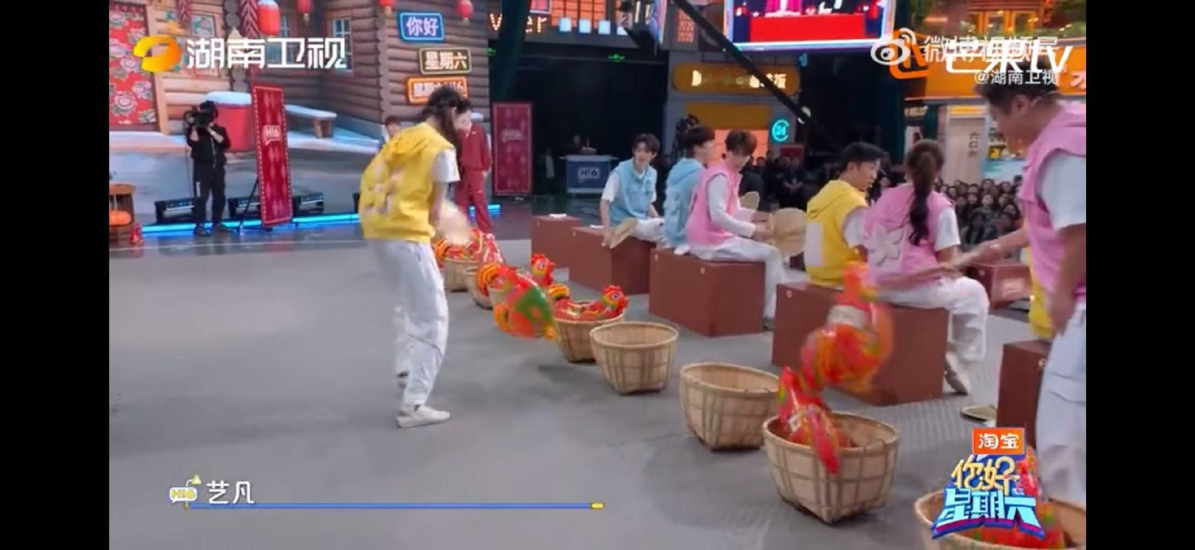 范丞丞你是会帮忙的你好星期六你好星期六谁懂啊！本以为是友情助力，结果直接把鸡扇得