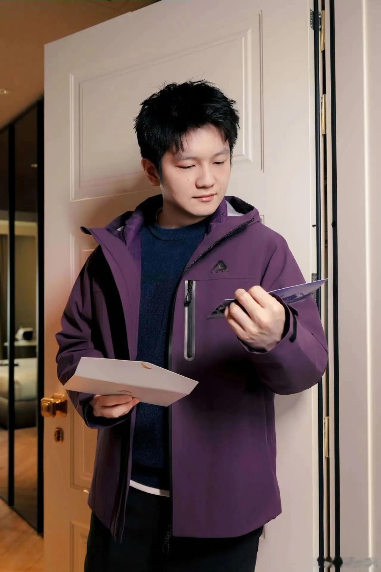 樊振东现身意大利看冬奥樊振东祝福中国冰雪健儿 东哥现身米兰冬奥现场，沉浸式感受冰