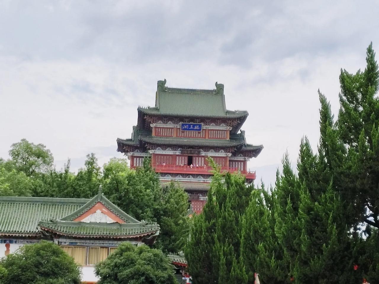 床车自驾游的第888天，我发现江西是个巨大的火炉城市。白天气温34度，晚上和白天