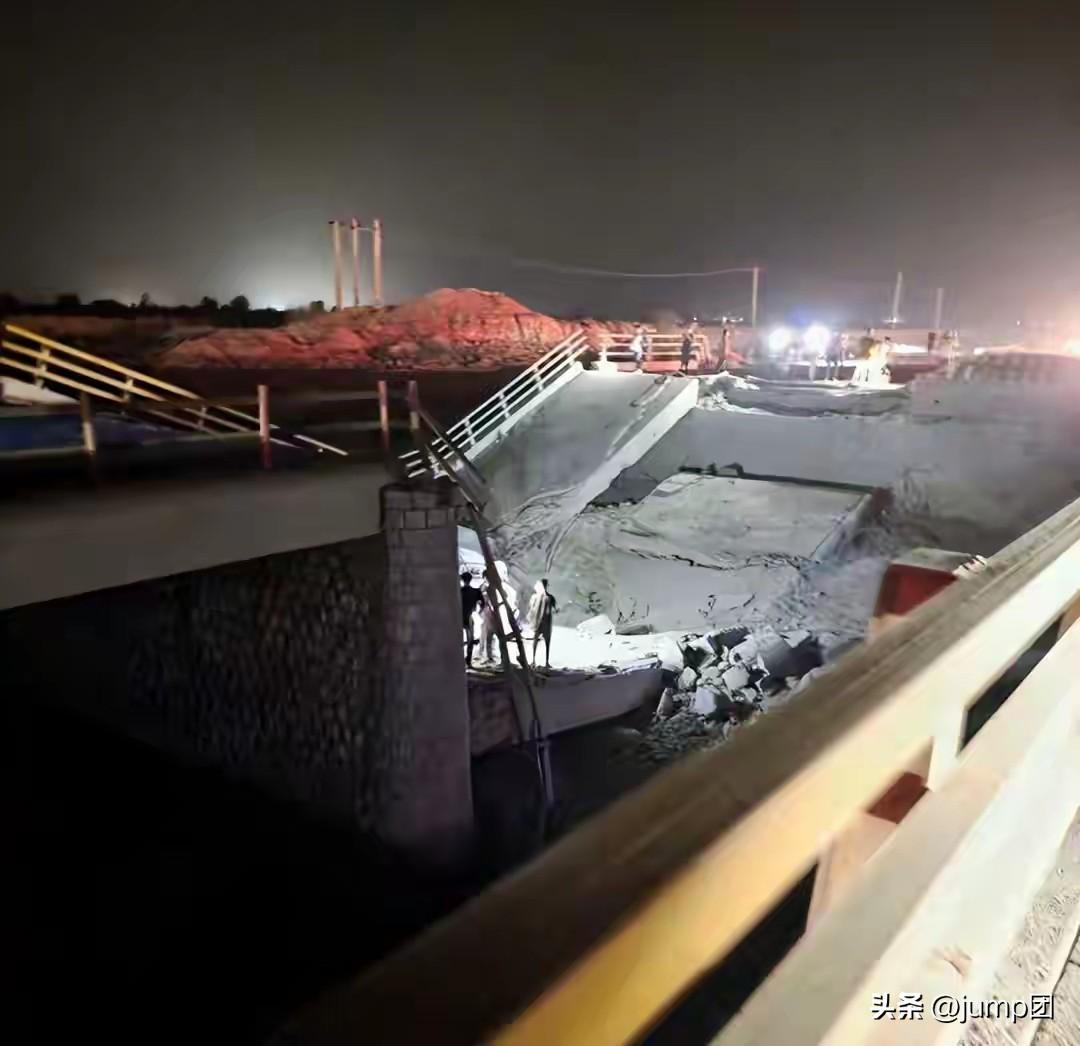 伊朗说炸了美军基地，美军说没人伤亡。隔天美军自己承认：死了俩。

7月17日的凌
