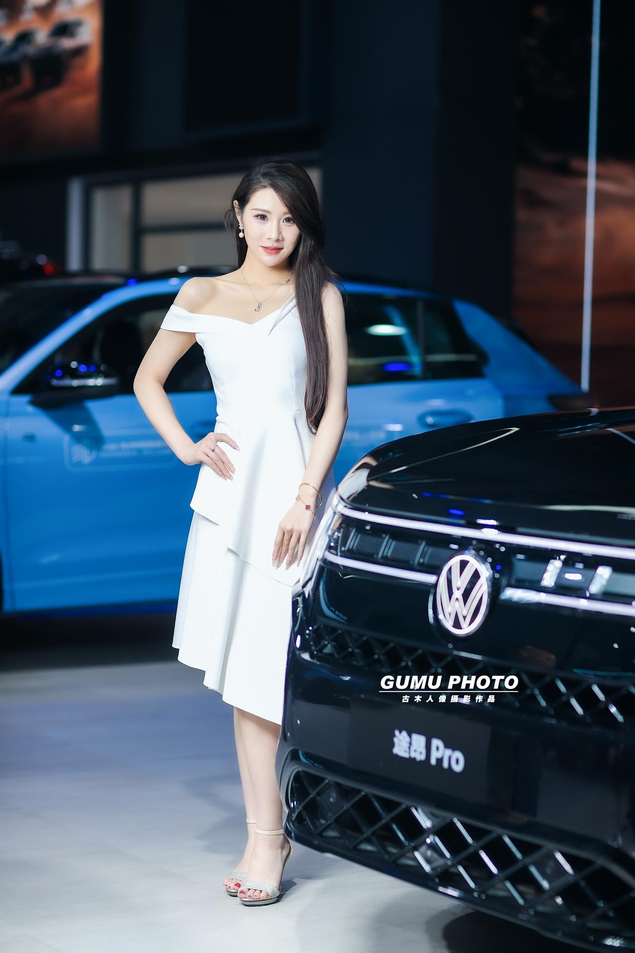 2025贵阳汽车文化节上汽大众展台模特小姐姐