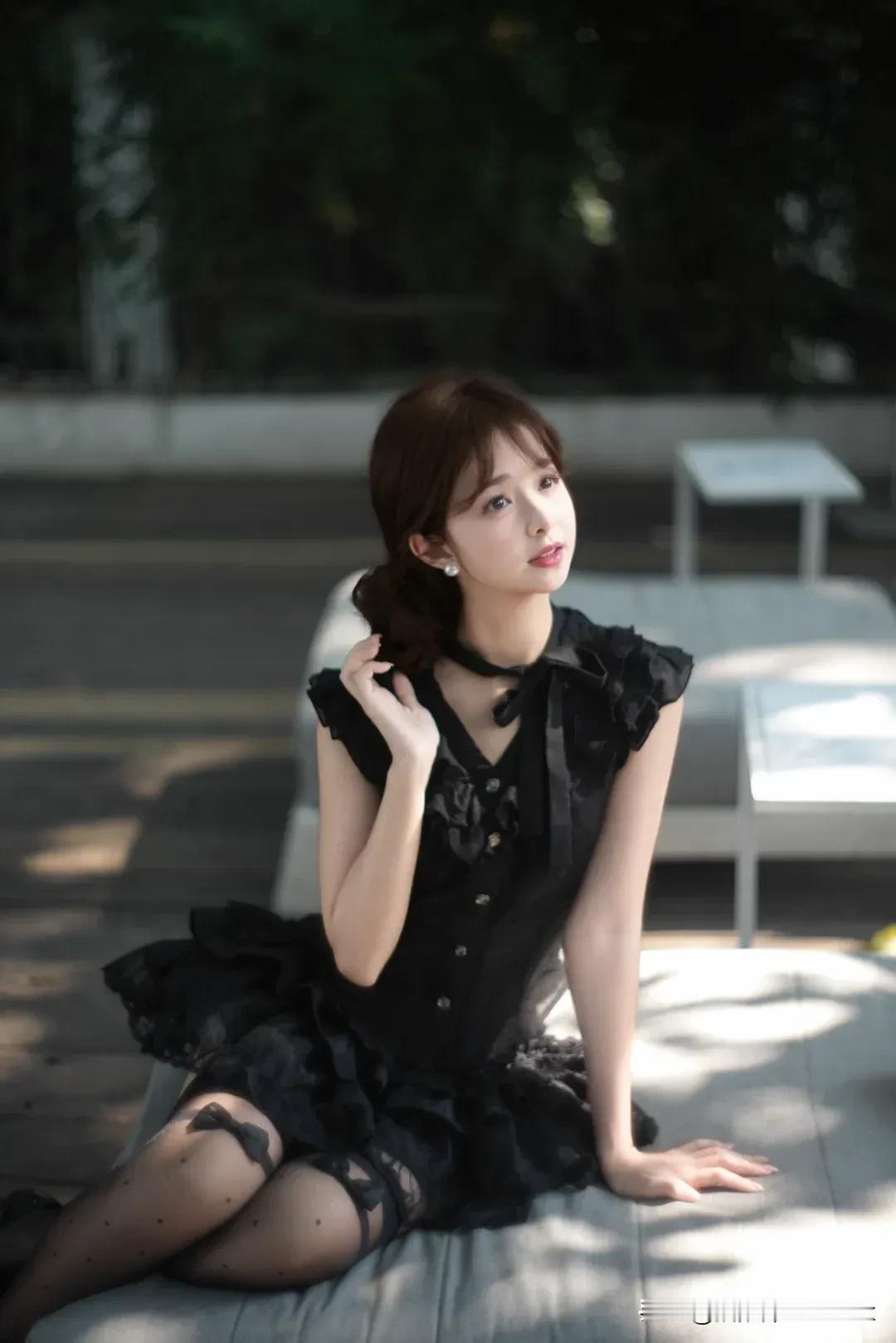 这些年超喜欢黑色穿搭～