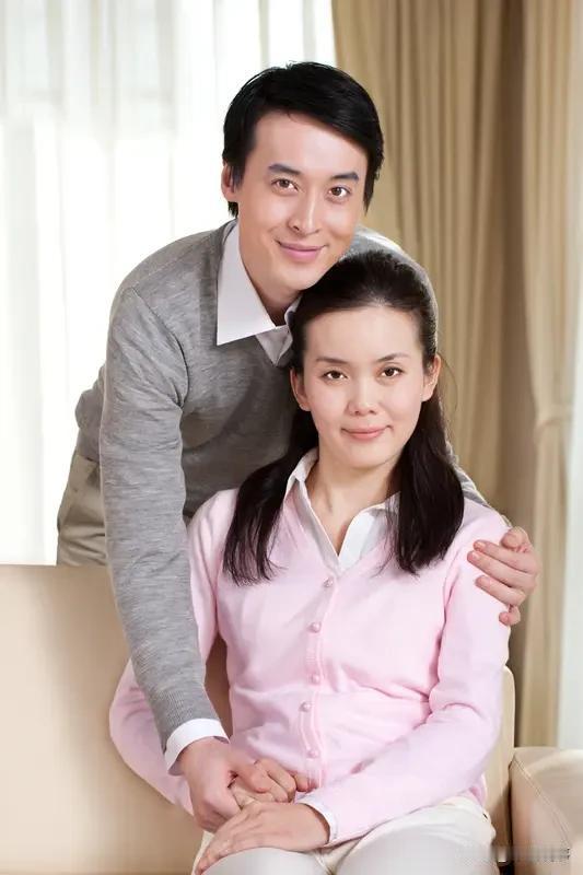 为啥说夫妻能共苦不能同甘呢？我觉得共苦的时候，两人目标一致，就是努力摆脱困境，像