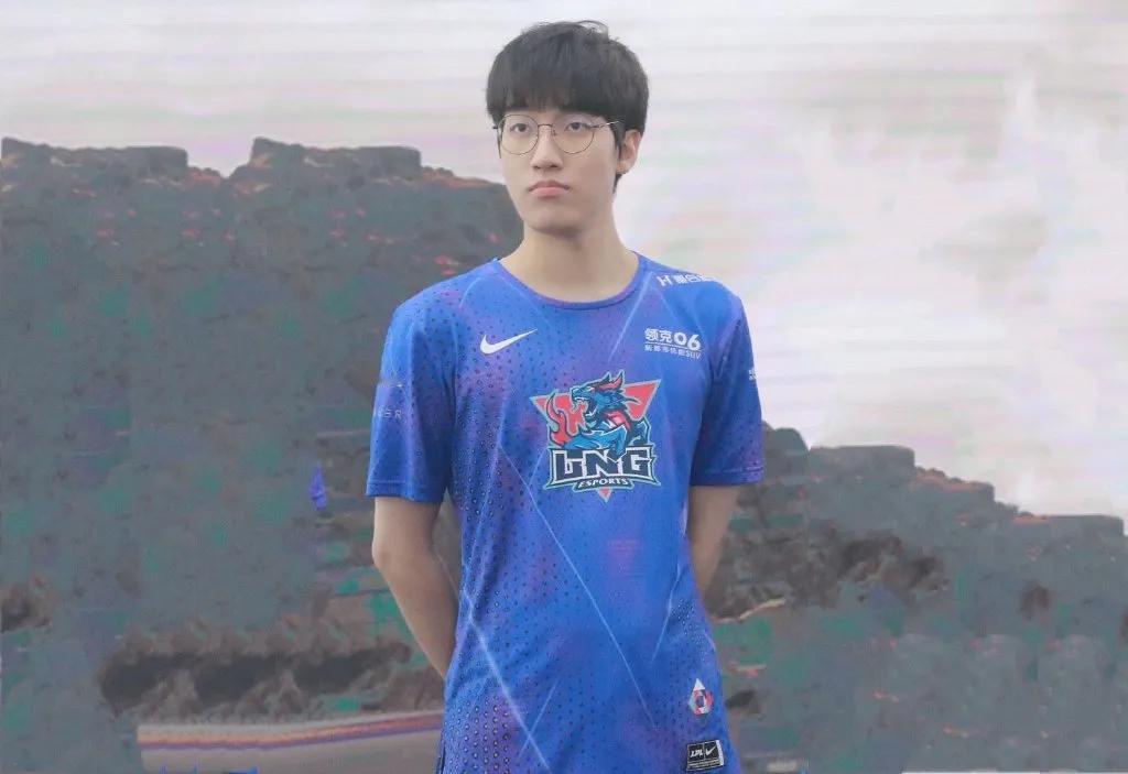 这下该理解Tarzan了吧？下路把把被人压制被吃镀层，怎么控龙啊？

说实话想过