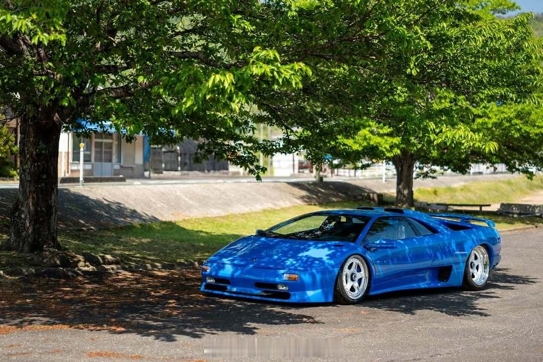 日本Madlane又打造了一台“大菠萝”并且是存世稀少的Diablo SV定制轮