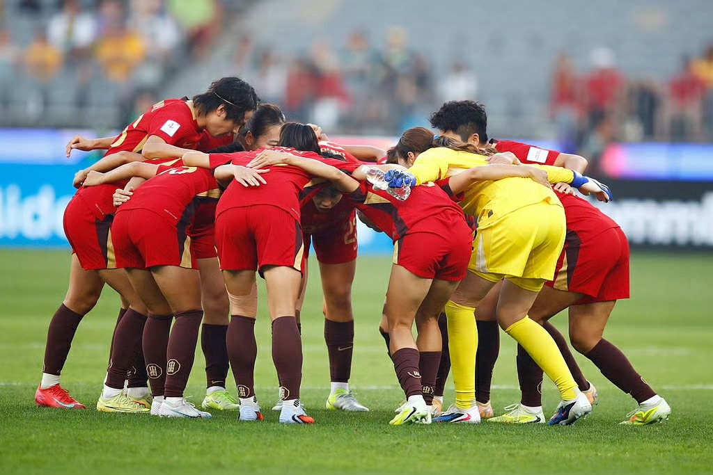 中国女足无缘亚洲杯决赛女足亚洲杯半决赛，中国女足1-2不敌东道主澳大利亚，遗憾无