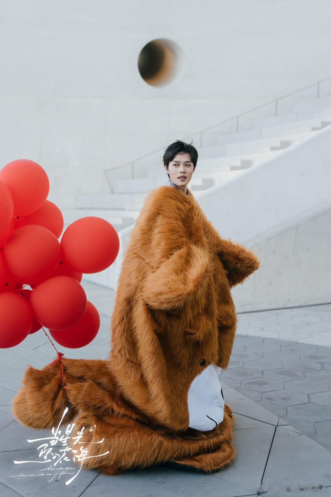 刚刷到这段直接笑到捶桌， 赵柯淳也太会整活，湿身刀马舞直接把笑点拉满～ 