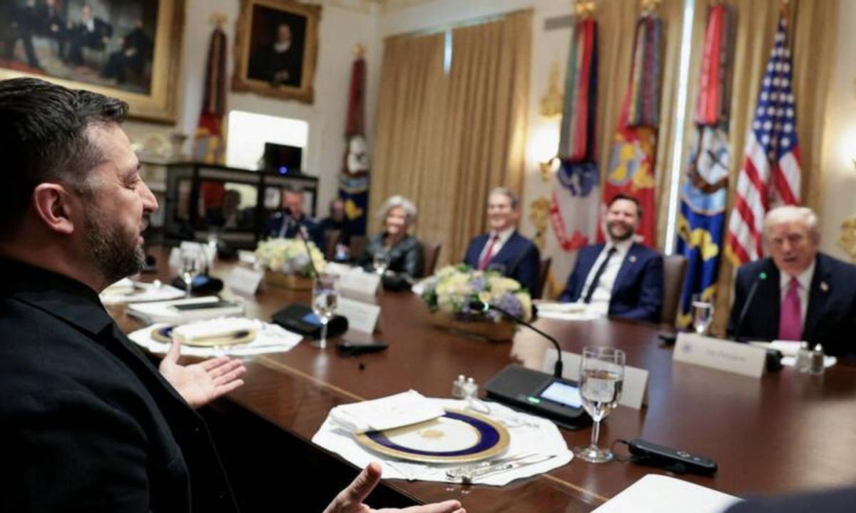 【特朗普和泽连斯基的会谈气氛很紧张】

特朗普在10月17日与泽连斯基来了一场紧