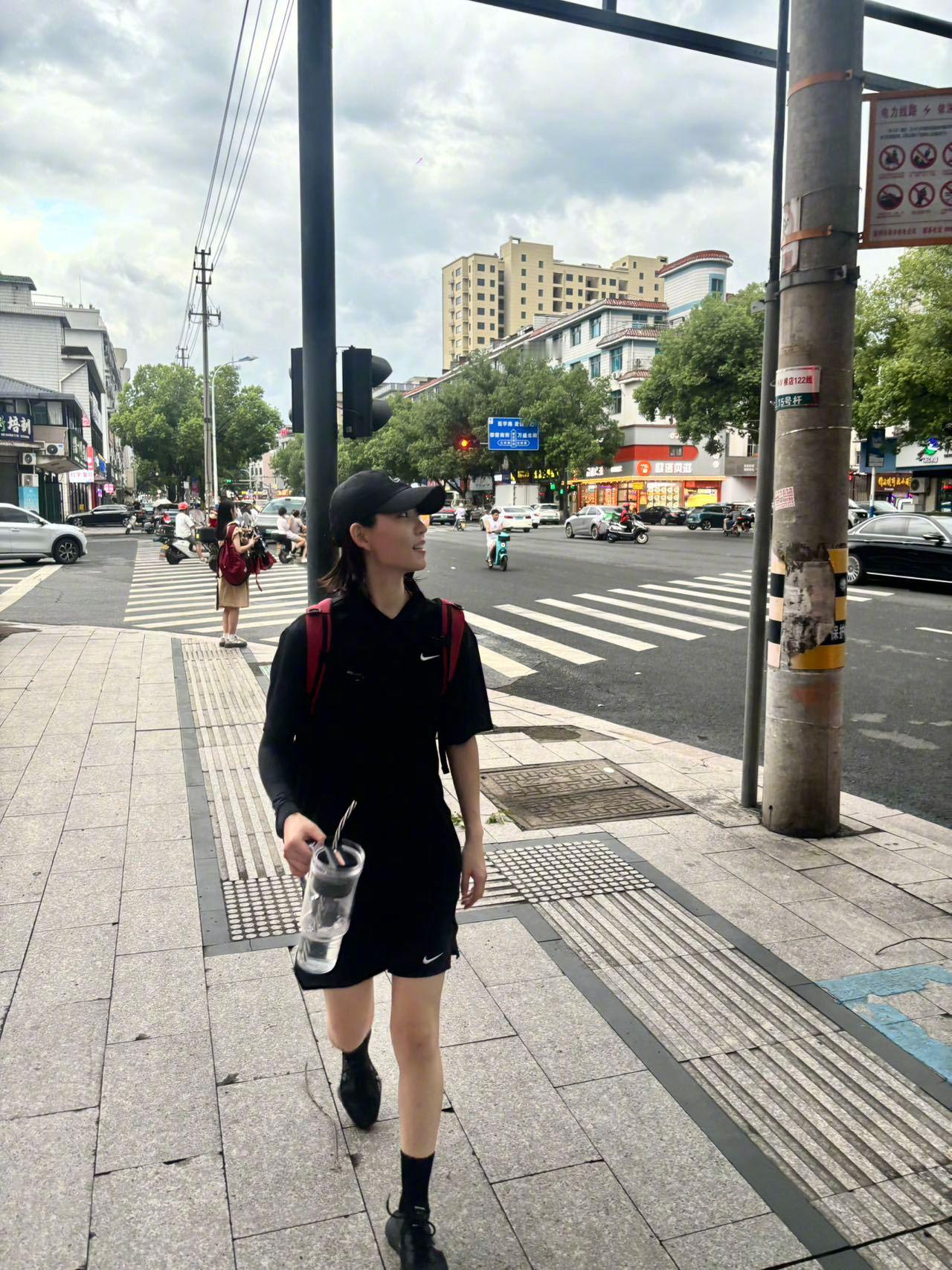 陆柯燃横店citywalk 以为这是什么时髦大城市！陆柯燃横店citywalk拍