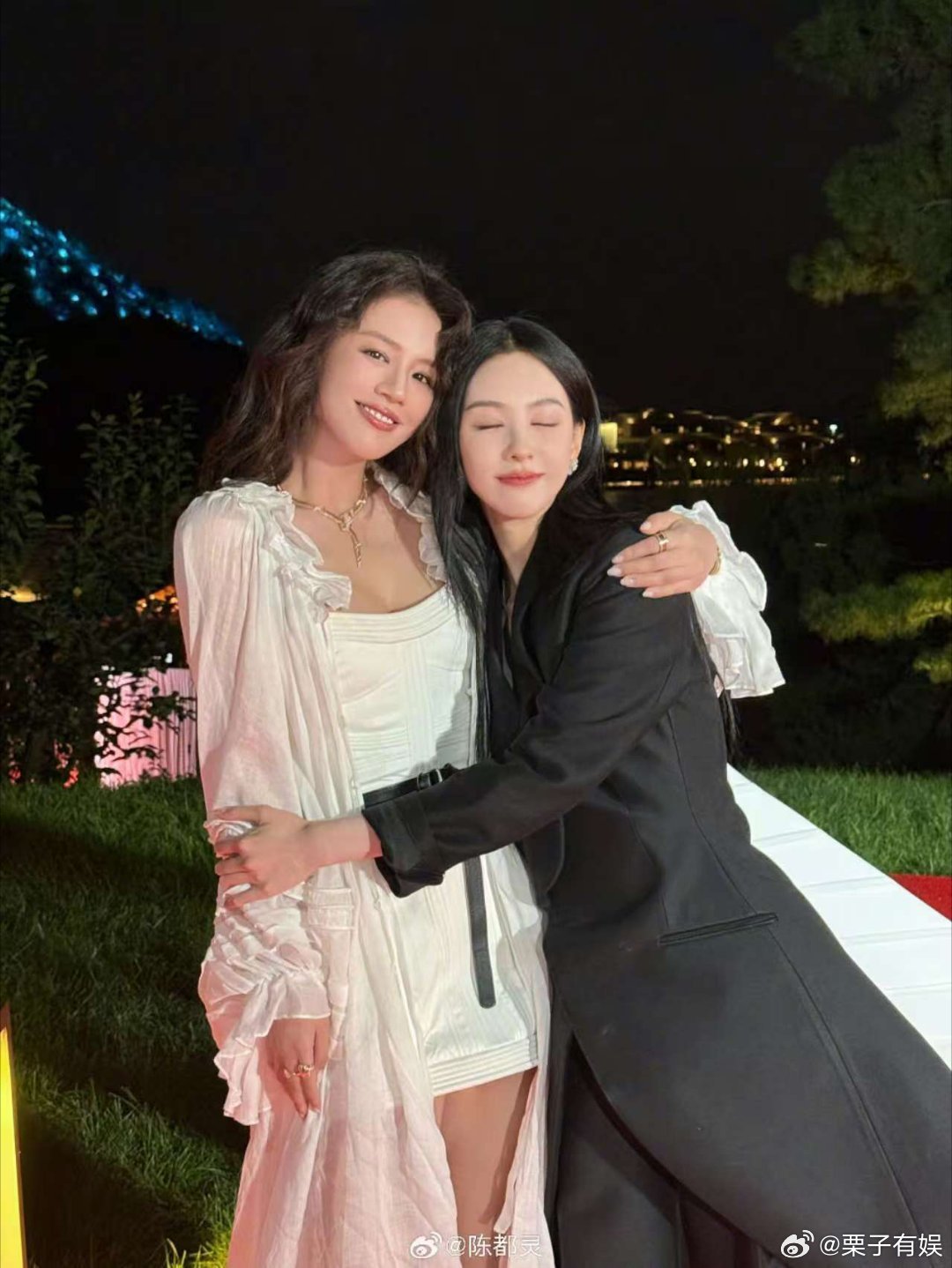 陈都灵十年了吧啦陈都灵依偎在你怀里很开心陈都灵十年了吧啦，梦回， ​​​