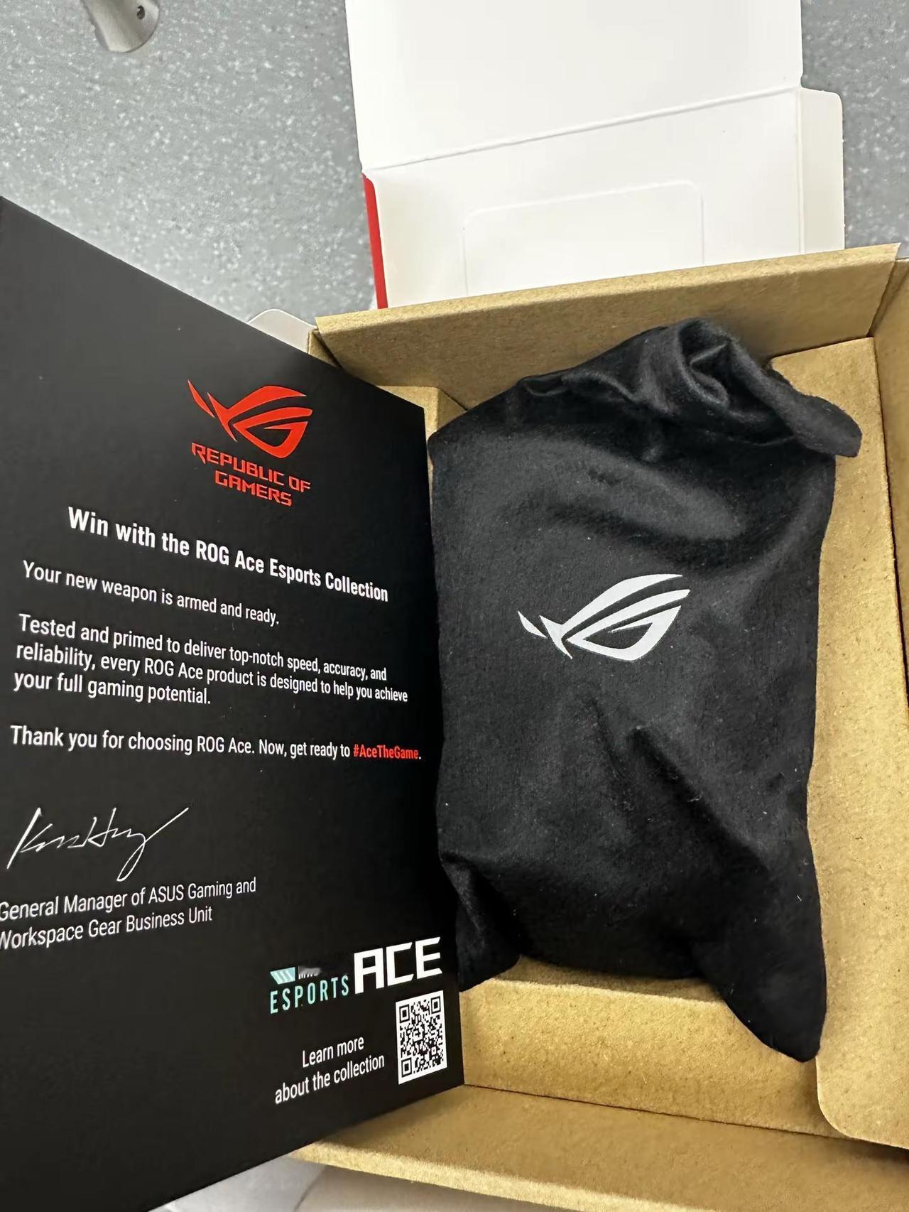 周冠宇！这被子直了😭 ROG20周年发布会见到小周了！还有Tony老师和@籽岷