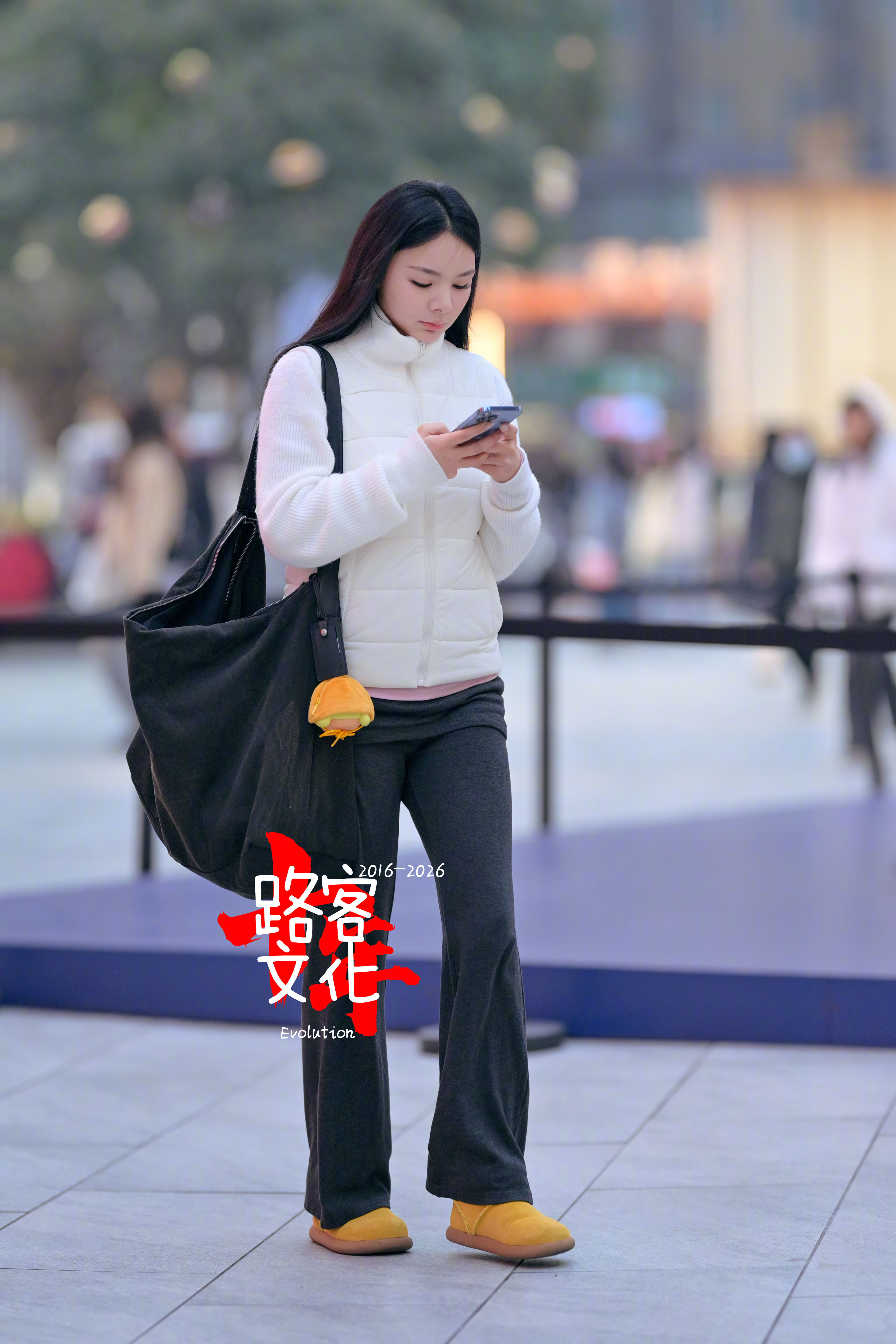 看得好认真的样子哦！ 