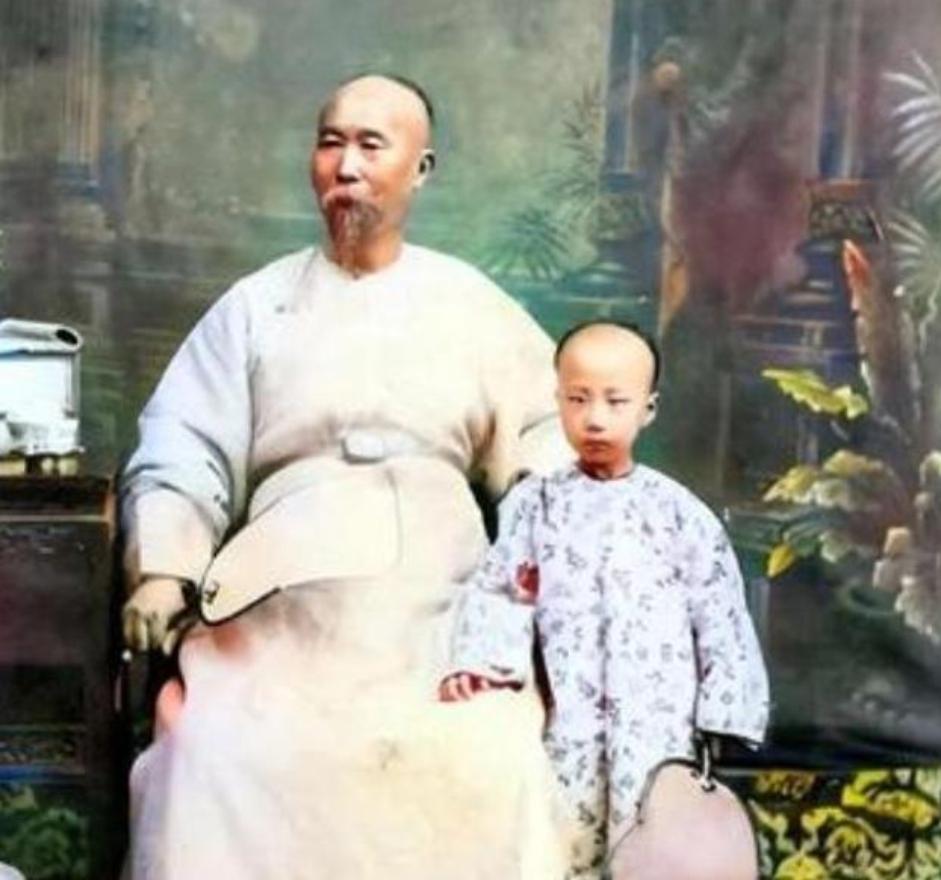 1901年，李鸿章去世，他给子孙留下4000多万两白银和无数家产， 可没想到，5