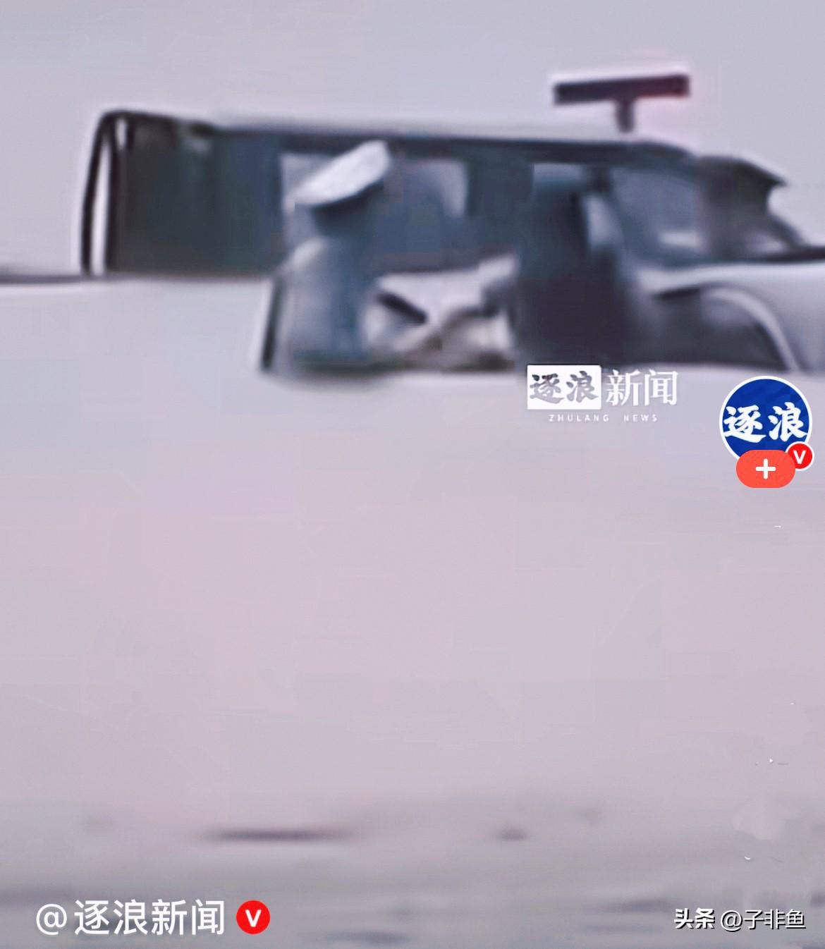 近日，广东肇庆遭遇强降雨，城区路段突发严重水浸，积水暴涨速度极快，一名女子驾车途