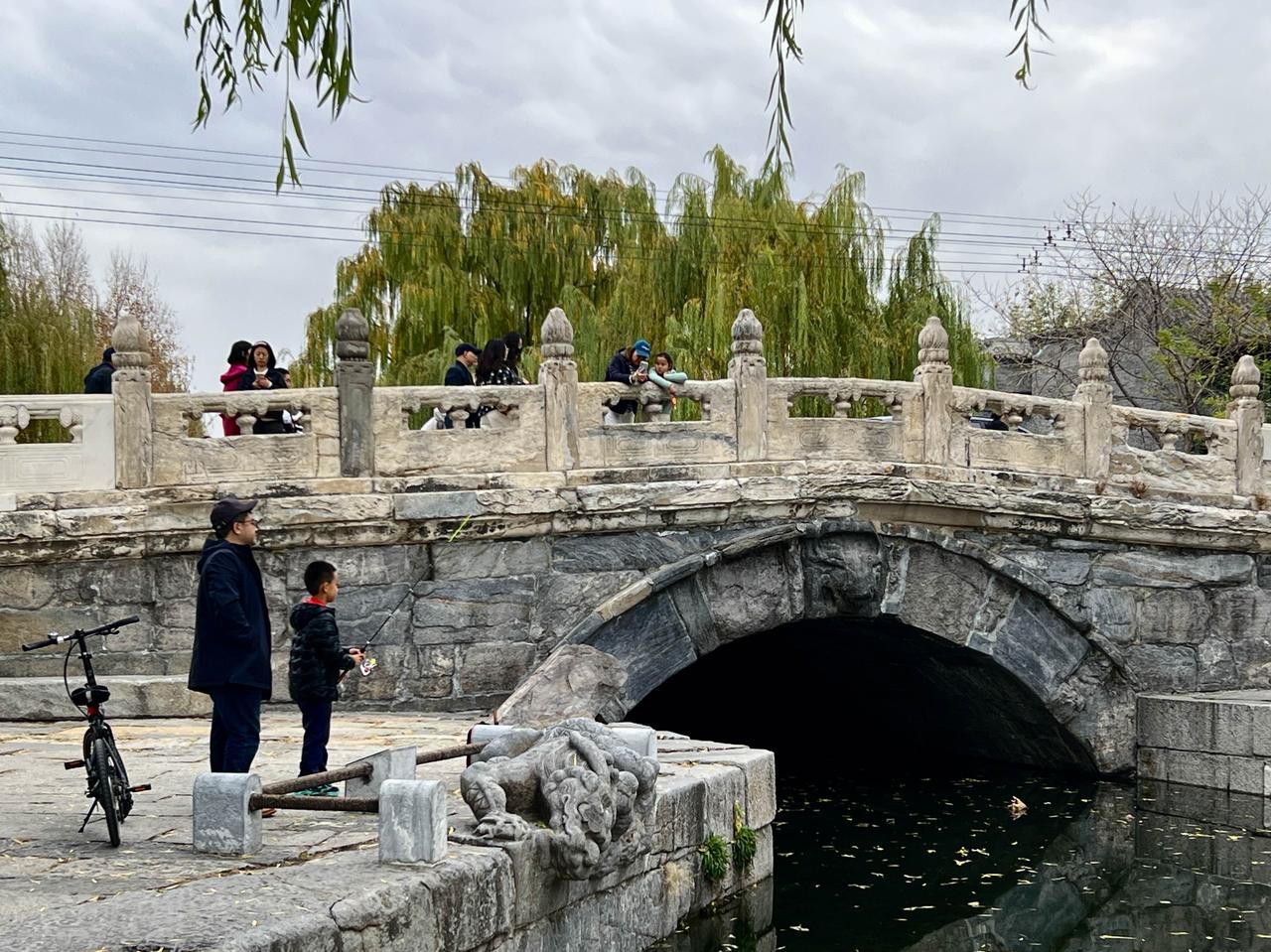 人类本身不是一个高维的动物，它对很多神奇的事情没有给出答案。宇宙中最大的奥秘是一