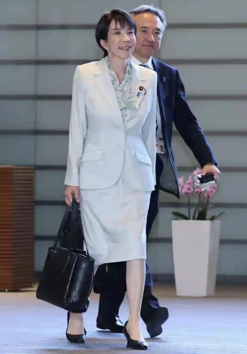 高市早苗南非被冷落，马克龙的热情给了梅洛尼，埃尔多安跟她握手