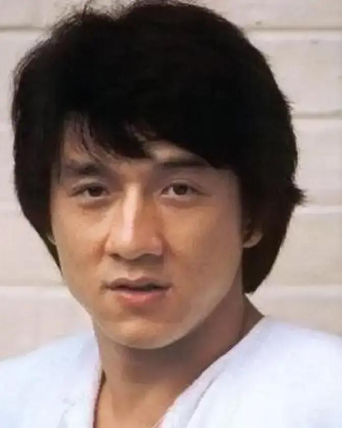 1990年砸400万买8套破四合院？成龙当年被骂傻，现在让所有人闭嘴——估值超1