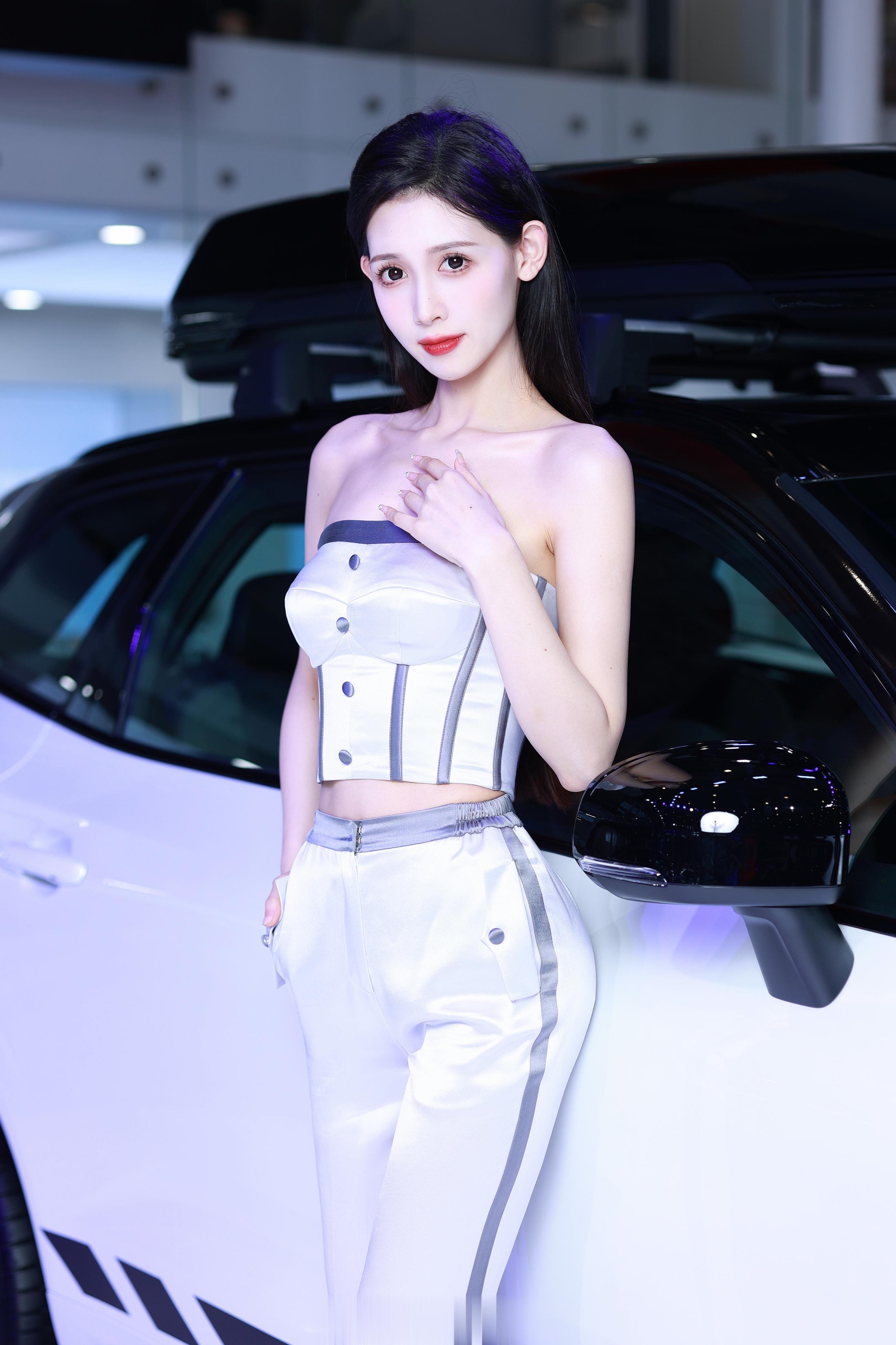 在家就休息了2天 又来开始工作了 这个月坐飞机快坐吐了[泪]………  ​​​