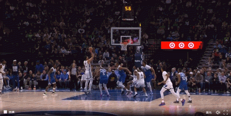 NBA赛场镜头：
   要不是我知道这个压哨三分球是扎伊尔-威廉姆斯进的，还以为