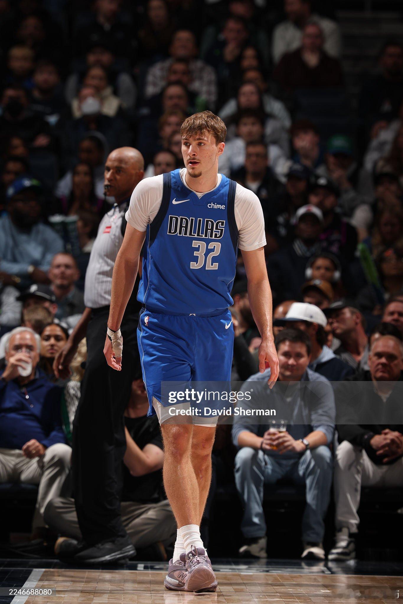 伤病报告：常规赛第16场vs 尼克斯。加福德（右脚踝伤势管理）出战。莱夫利（右膝