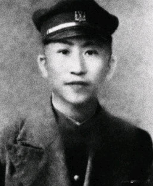 刘士奇，红四方面军政治部主任，1902年7月9日生于湖南岳阳，1924年入党，系