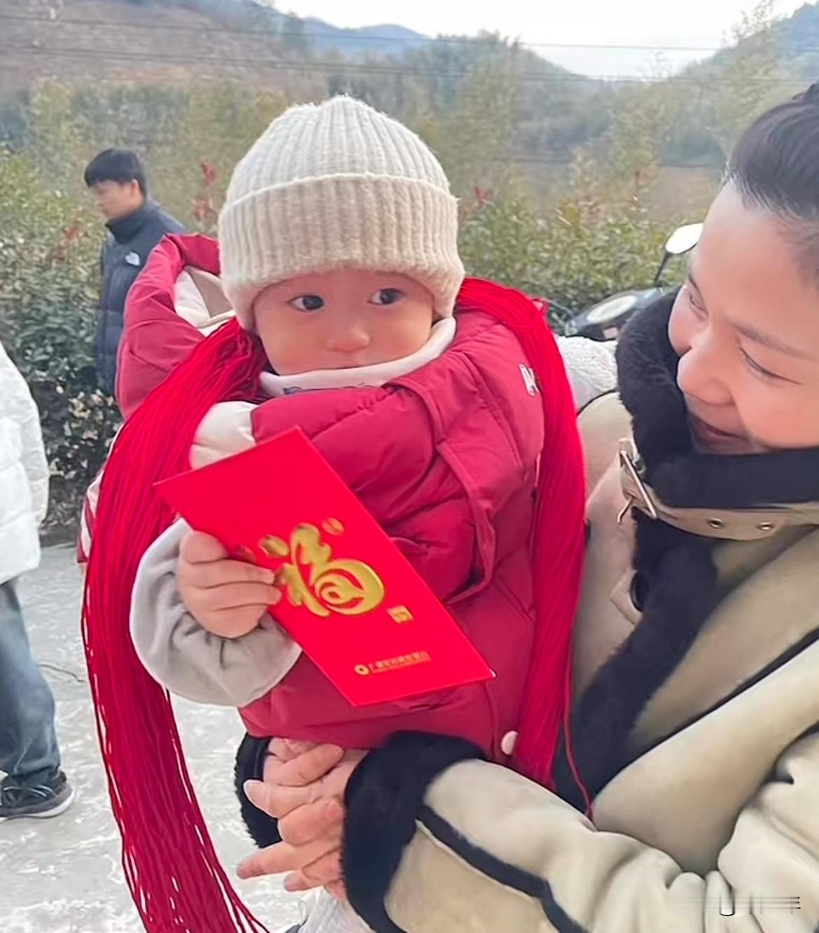 我的答案非常坚定：应该！

这不仅是我的个人看法，更是我们家的“老传统”。回想我