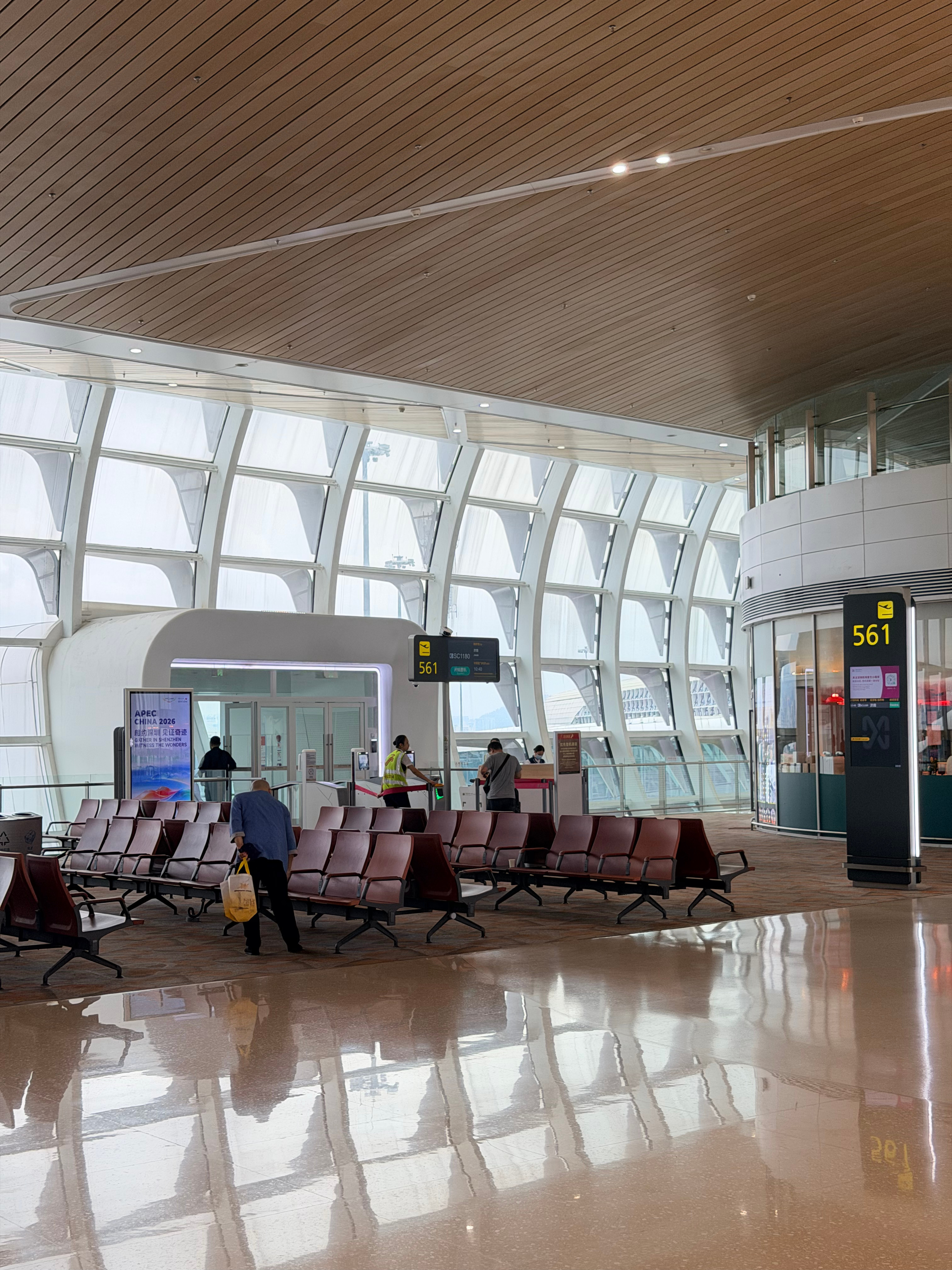 时间管理大师，到登机口不排队直接登机 深圳·深圳宝安国际机场卫星厅