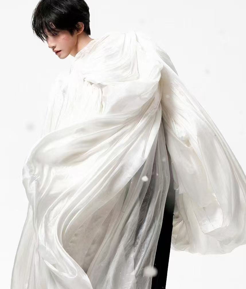 刘宇冰雪精灵高定  现在已经不想和没有看过刘宇今日身着Yuima Nakazat