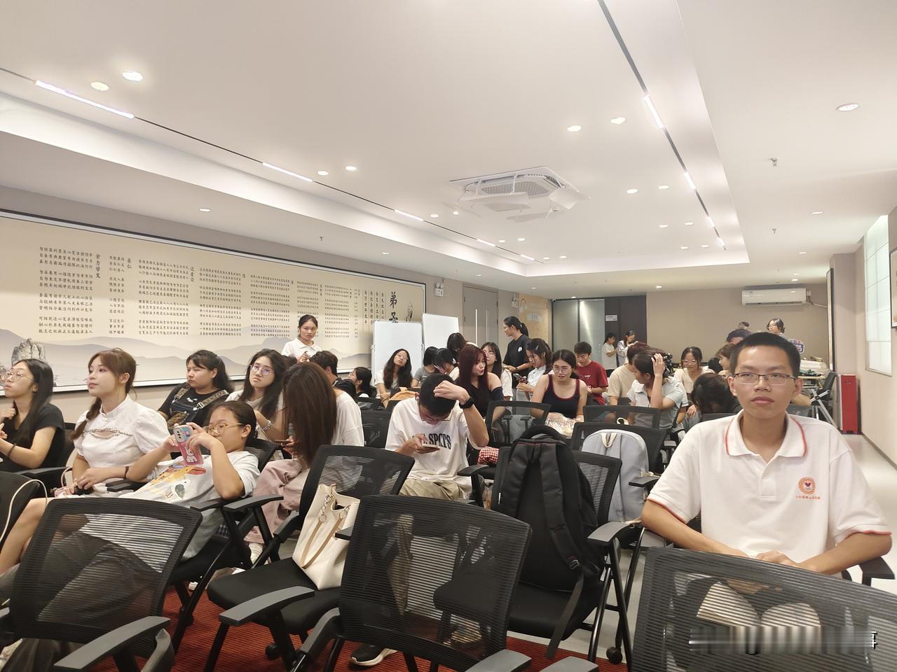 星光汇聚承初心 薪火相传续公益——小白兔爱心俱乐部暑期支教总结大会圆满落幕
 