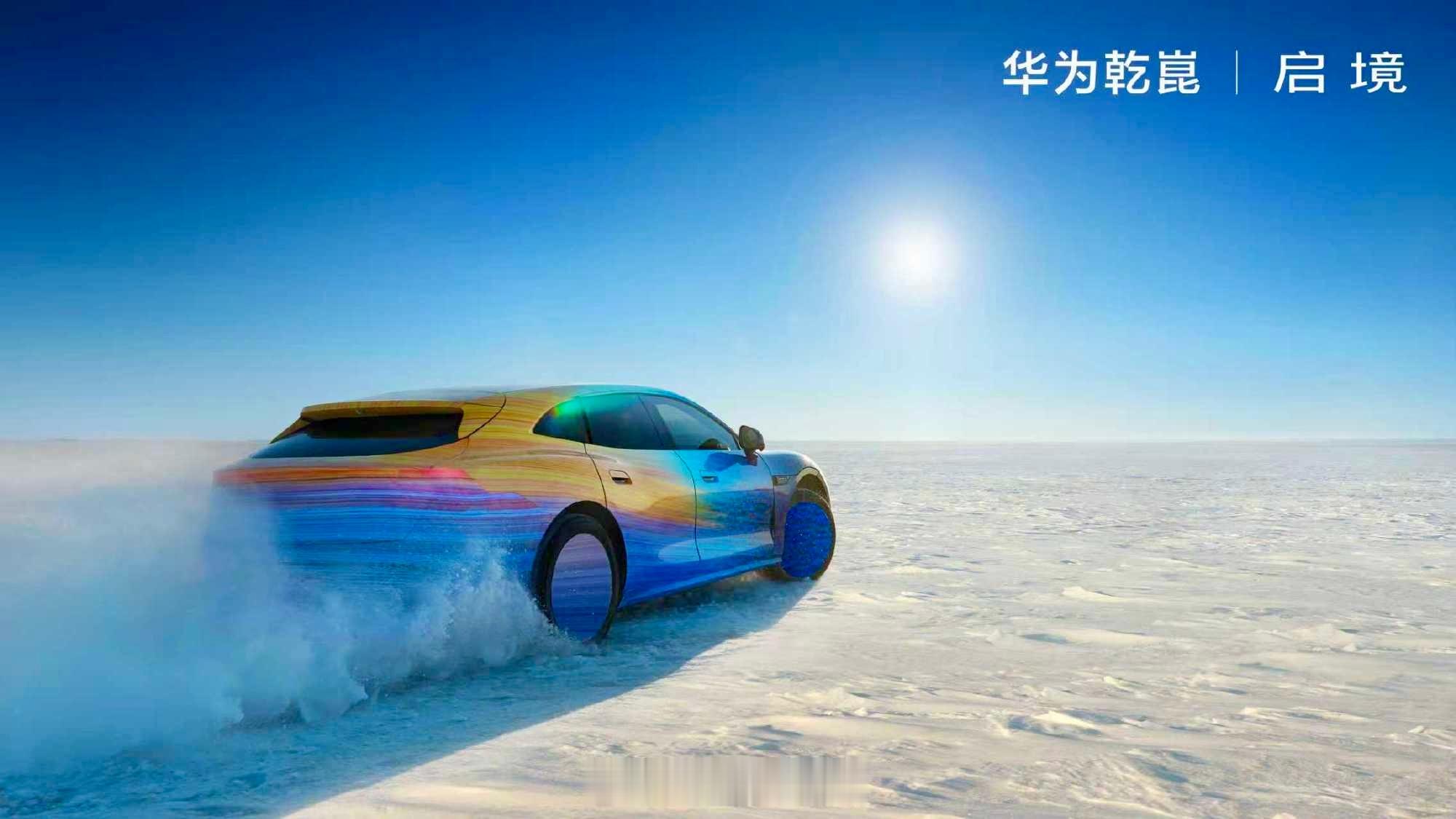 启境新出的这款猎装轿跑，看着是真顺眼。车身低趴宽体，车顶溜背线特别流畅，停路边回