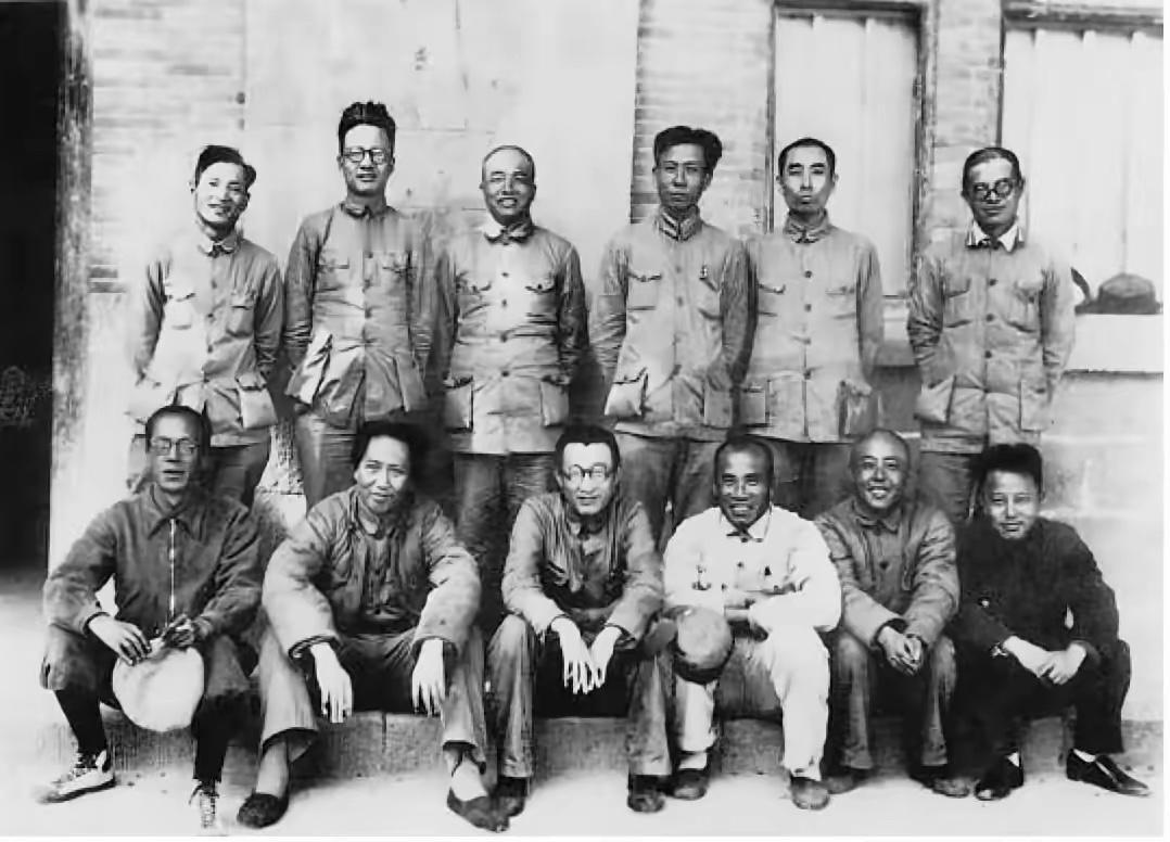 图中这几位，他们都是中国共产党和人民军队的元勋，认得其中任何两位，您就超级了不得
