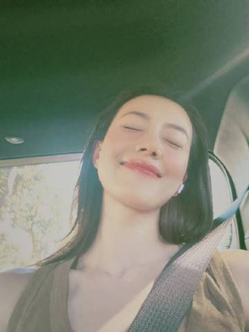 高圆圆自拍是我没想到的角度 高圆圆的自拍，哪怕角度再奇特，也掩盖不了她的光芒。那